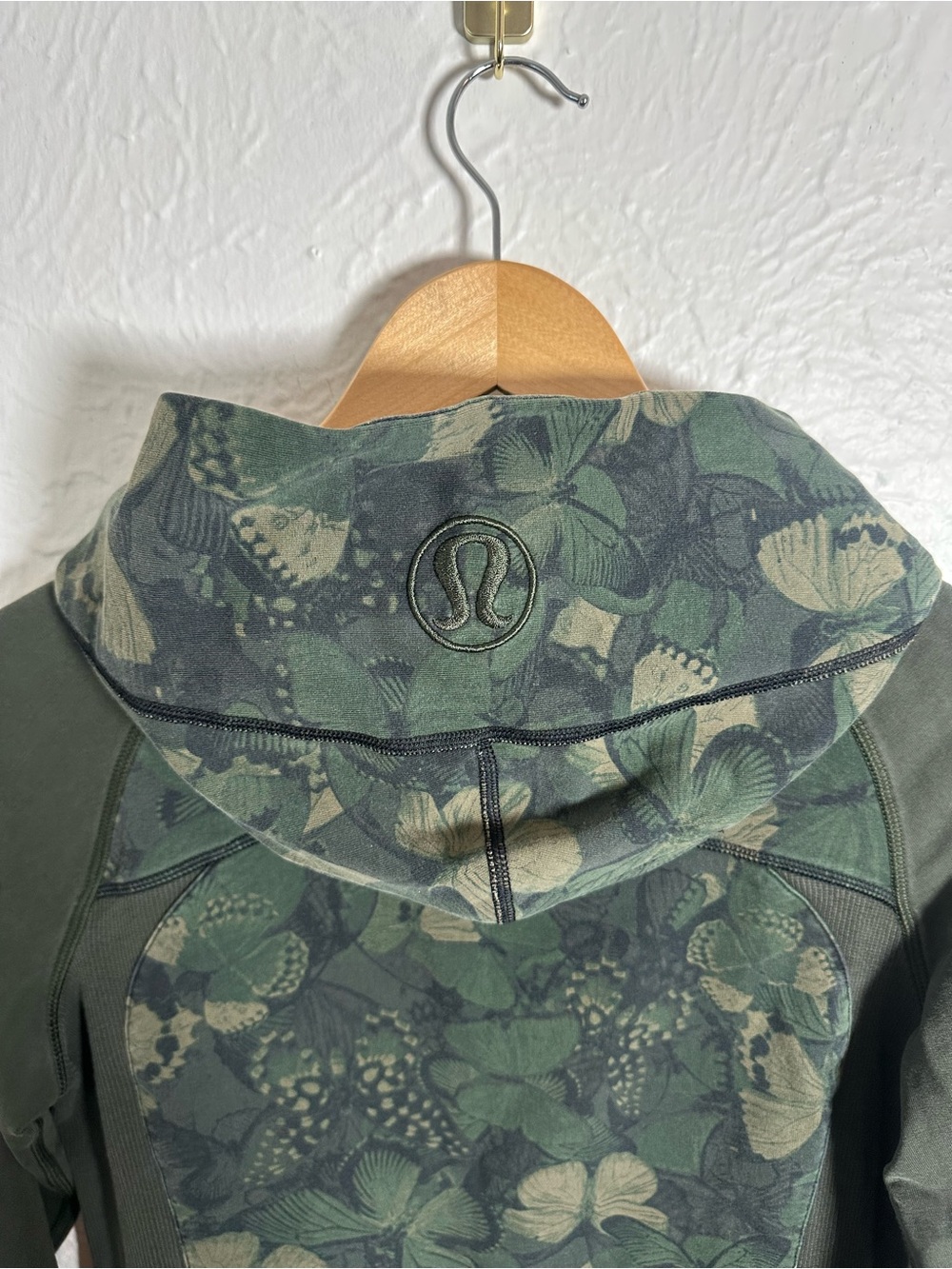 Lululemon Scuba Hoodie Size 6 Green Butterfly Print Full Zip Athletic Jacket - Picture 7 of 7